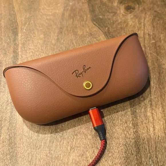 Ray-Ban Meta Brown Charging Case - Picture 2 of 9